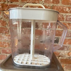 Pampered Chef Family Size Quick Stir Pitcher